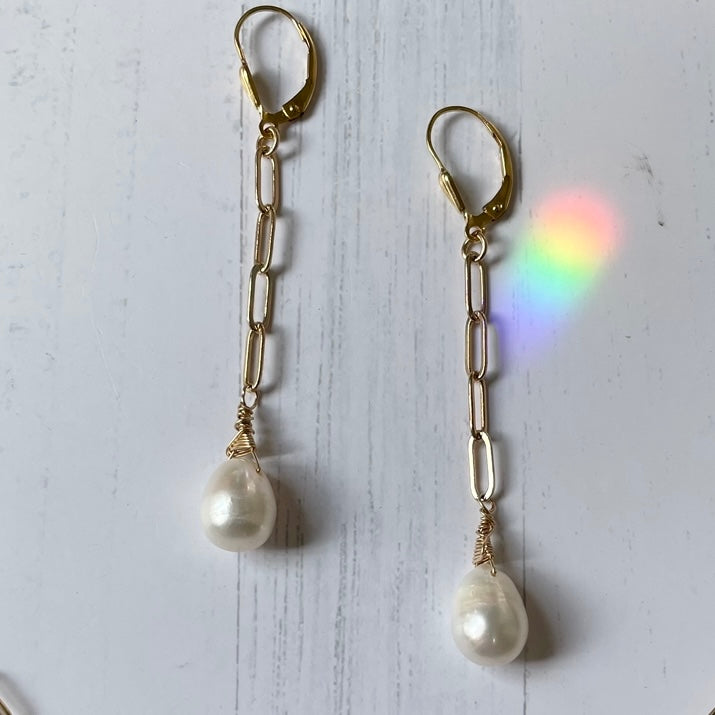 Lady of Pearl Earrings